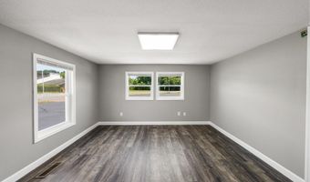 4 Green St, Athens, TN 37303