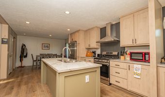 3 Back Rd, Abbot, ME 04406