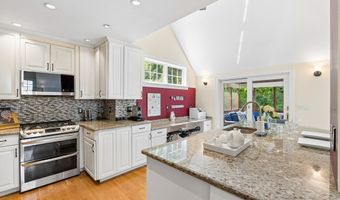 136 Davis Rd, Acton, MA 01720