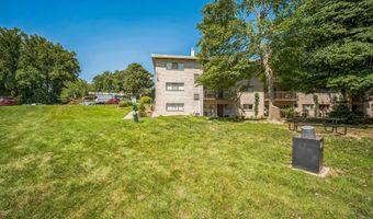 4939 AMERICANA Dr 106, Annandale, VA 22003