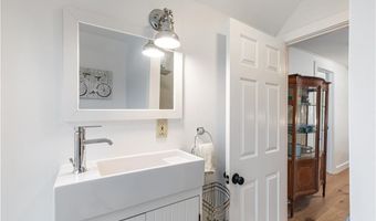 21 Bedlow Ave, Newport, RI 02840