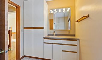 9 Snug Harbor Rd, Belgrade, ME 04917