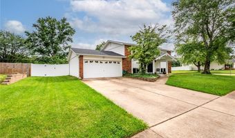 366 Sorrento Dr, Ballwin, MO 63021