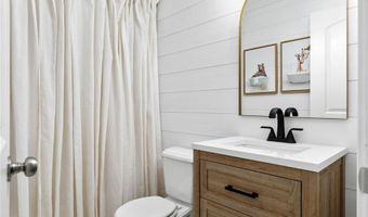 884 Village Brook Ct, Ballwin, MO 63021