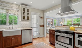 10 Snug Harbor Dr, Danbury, CT 06811