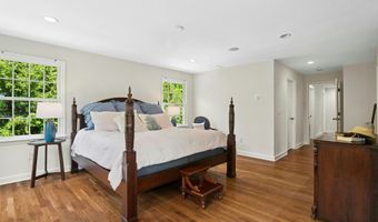 2 Knollwood Ln, Darien, CT 06820