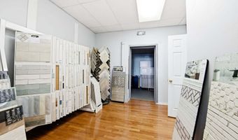 635 W Main St, Branford, CT 06405