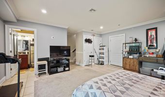 14 White Oak Ln, Aberdeen, NJ 07747