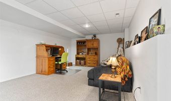 5709 Oak Crest Hill Rd SE, Riverside, IA 52327