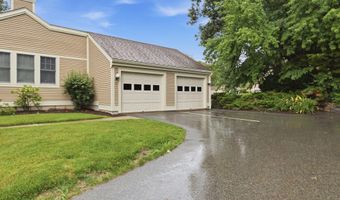 2 Brittania Dr 2, Danbury, CT 06811
