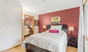 956 Blackoaks Ln, Anoka, MN 55303