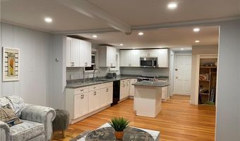 42 Dixon St, Newport, RI 02840
