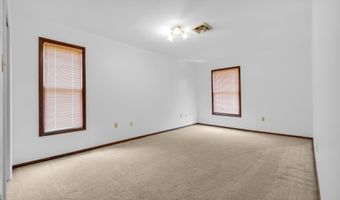 3908 SHORT HILL Dr, Allentown, PA 18104