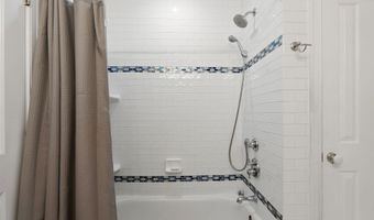 7032 WILSON Ln, Bethesda, MD 20817
