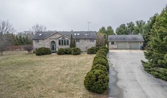 E7009 Jackson Rd, Algoma, WI 54201