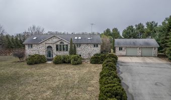 E7009 Jackson Rd, Algoma, WI 54201