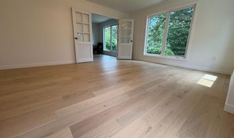 2011 N UPTON St, Arlington, VA 22207