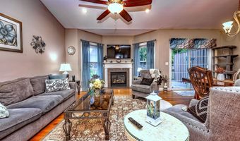 61 Pondview Cir 61, Beacon Falls, CT 06403