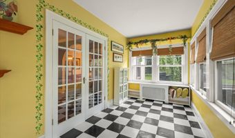 42 Robbins Ave, Amityville, NY 11701
