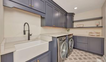 7708 Creekwood Ln, Amberley, OH 45237