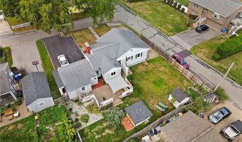67 Linden St, Middletown, RI 02842