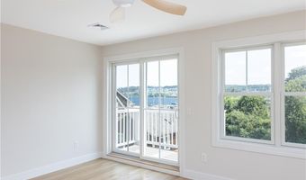 10 Mount Hope Ave, Portsmouth, RI 02871