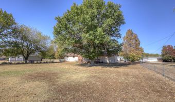 569 E 36th St, Baxter Springs, KS 66713