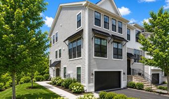5 Brentwood Cir, Danbury, CT 06810