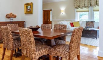 7 Gibson Ave, Narragansett, RI 02882
