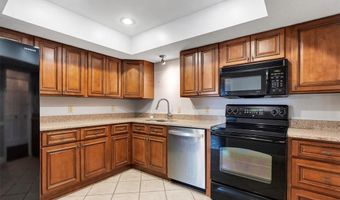 917 Claytonbrook Dr 1, Ballwin, MO 63011