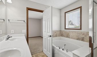 15533 Eagle Shore Dr 806, Apple Valley, MN 55124