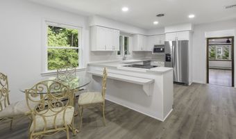 31 Roslyn Dr, Cheshire, CT 06410