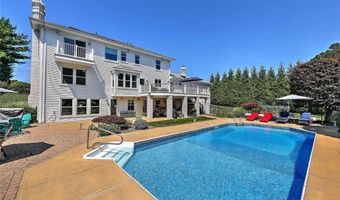 102 Cranberry Ter, Cranston, RI 02921