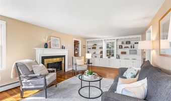 21 Old Chimney Rd, Barrington, RI 02806