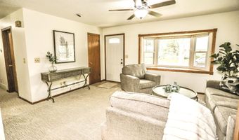 1326 Mel Ros Dr, Aberdeen, SD 57401