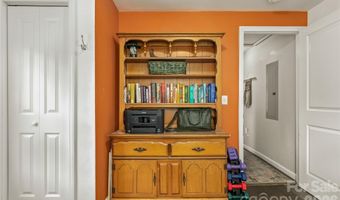 5 Shadowlawn Dr, Asheville, NC 28806