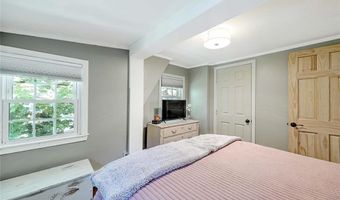 1216 E Main Rd, Middletown, RI 02842