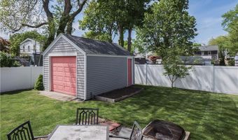24 Southmayd St, Newport, RI 02840