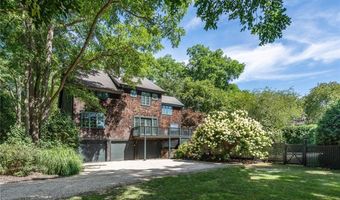 72 Summerfield Ln, Middletown, RI 02842