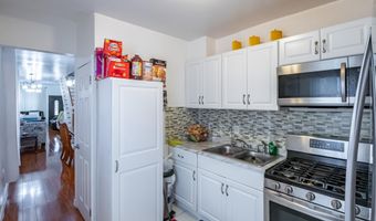 922 PEAR St, Reading, PA 19601