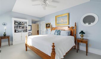 9 Hope St, Bristol, RI 02809
