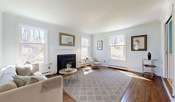 42 Wedgewood Dr, Danbury, CT 06811
