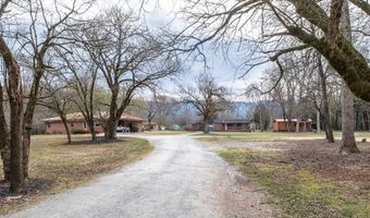 29 Breedlove Dr, Andrews, NC 28901