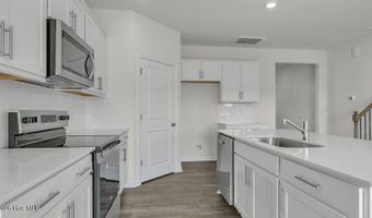 707 Lazy Elm Ln, Aberdeen, NC 28315
