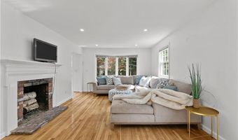 12 Granada Ter, Middletown, RI 02842
