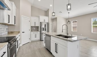 16 E Davis Ln, Avondale, AZ 85323