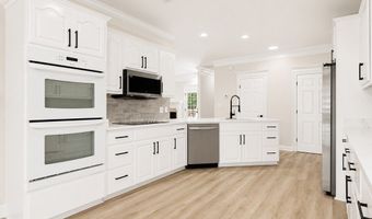 171 Larkspur Dr, Albany, GA 31721