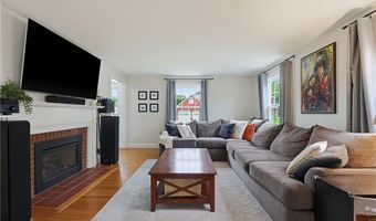 82 Leroy Dr, East Providence, RI 02915