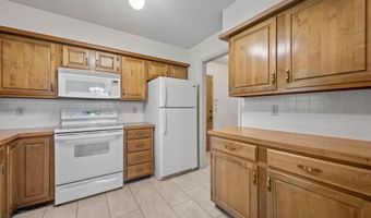 4015 Clarendon St, Bel Aire, KS 67220
