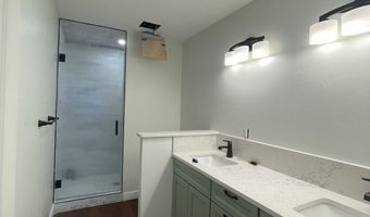 360 2ND St, Bandon, OR 97411